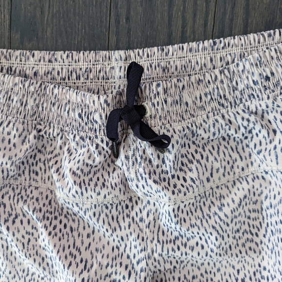 Lululemon Step Lively CropDottie Dash Grain Black - Picture 6 of 10